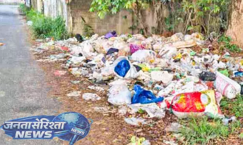 Kerala : पंचायत अध्यक्ष के वार्ड में कचरा जमा Kerala : पंचायत अध्यक्ष के वार्ड में कचरा जमा