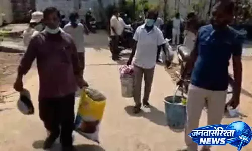 निवासियों ने Mahabubabad नगर पालिका कार्यालय में कचरा डाला