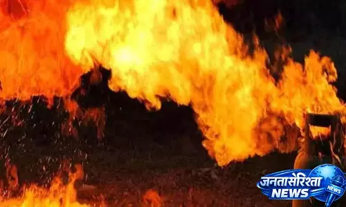 AP के एक घर में गैस सिलेंडर फटने से चार लोगों की मौत हो गई AP के एक घर में गैस सिलेंडर फटने से चार लोगों की मौत हो गई