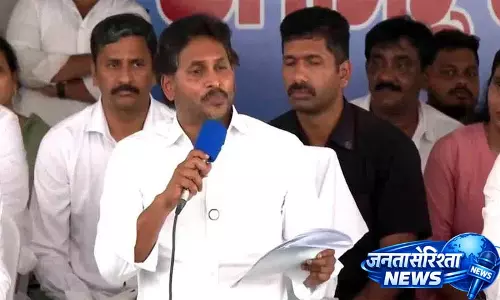YS Jagan:“भगवान देख रहे हैं; हमारी सरकार जल्द ही आएगी” YS Jagan:“भगवान देख रहे हैं; हमारी सरकार जल्द ही आएगी”