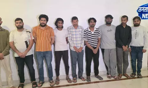 ऑनलाइन सट्टा नेटवर्क का भंडाफोड़, मुंबई-उड़ीसा समेत 20 आरोपी गिरफ्तार ऑनलाइन सट्टा नेटवर्क का भंडाफोड़, मुंबई-उड़ीसा समेत 20 आरोपी गिरफ्तार