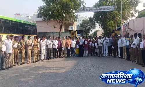 RTC JAC ने कांग्रेस पर सेवा को कमजोर करने का आरोप लगाया, हड़ताल की योजना बनाई RTC JAC ने कांग्रेस पर सेवा को कमजोर करने का आरोप लगाया, हड़ताल की योजना बनाई