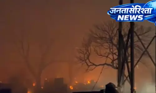 LIVE VIDEO: शॉर्ट सर्किट से लगी भीषण आग LIVE VIDEO: शॉर्ट सर्किट से लगी भीषण आग