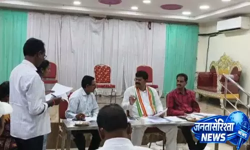 पिनापाका MLA ने इंदिराम्मा हाउस कंस्ट्रक्शन में देरी को लेकर अधिकारियों की आलोचना की पिनापाका MLA ने इंदिराम्मा हाउस कंस्ट्रक्शन में देरी को लेकर अधिकारियों की आलोचना की