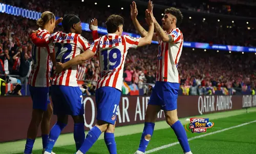 UEFA चैंपियंस लीग: बार्सिलोना से 1-2 से हारने के बावजूद एटलेटिको मैड्रिड सेमीफाइनल में पहुंचा