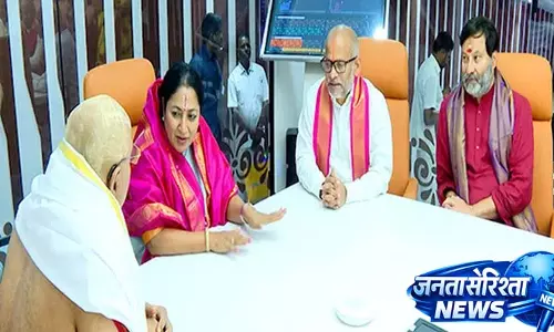 Delhi की मुख्यमंत्री रेखा गुप्ता ने तिरुमाला श्री वेंकटेश्वर मंदिर के दर्शन किए Delhi की मुख्यमंत्री रेखा गुप्ता ने तिरुमाला श्री वेंकटेश्वर मंदिर के दर्शन किए