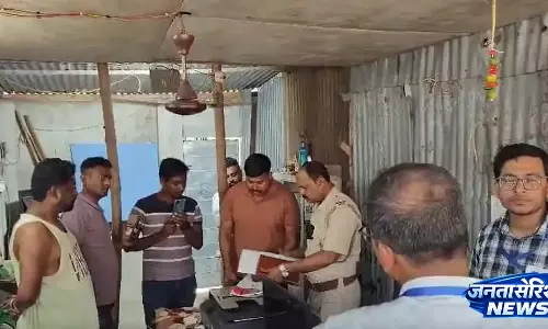 भाजपा कार्यालय के पास Matrishakti Bharsa Card बेचने के आरोप में एक व्यक्ति गिरफ्तार भाजपा कार्यालय के पास Matrishakti Bharsa Card बेचने के आरोप में एक व्यक्ति गिरफ्तार