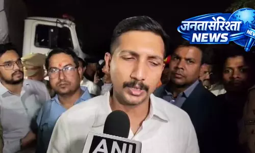 लखनऊ के कल्याणपुर में भीषण आग, डीएम ने कहा लखनऊ के कल्याणपुर में भीषण आग, डीएम ने कहा