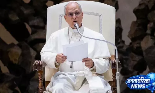 Pope Leo XIV ने ट्रंप के बढ़ते हमलों के बीच शांति की अपील की Pope Leo XIV ने ट्रंप के बढ़ते हमलों के बीच शांति की अपील की