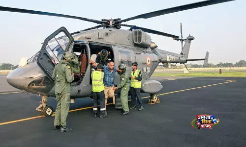 भारतीय नौसेना ने तेल रिग कर्मचारी का सफल Medevac किया