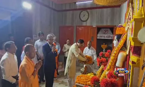 UP CM योगी आदित्यनाथ, टाटा ग्रुप के चेयरमैन चंद्रशेखरन ने गोरखनाथ मंदिर में की पूजा-अर्चना UP CM योगी आदित्यनाथ, टाटा ग्रुप के चेयरमैन चंद्रशेखरन ने गोरखनाथ मंदिर में की पूजा-अर्चना