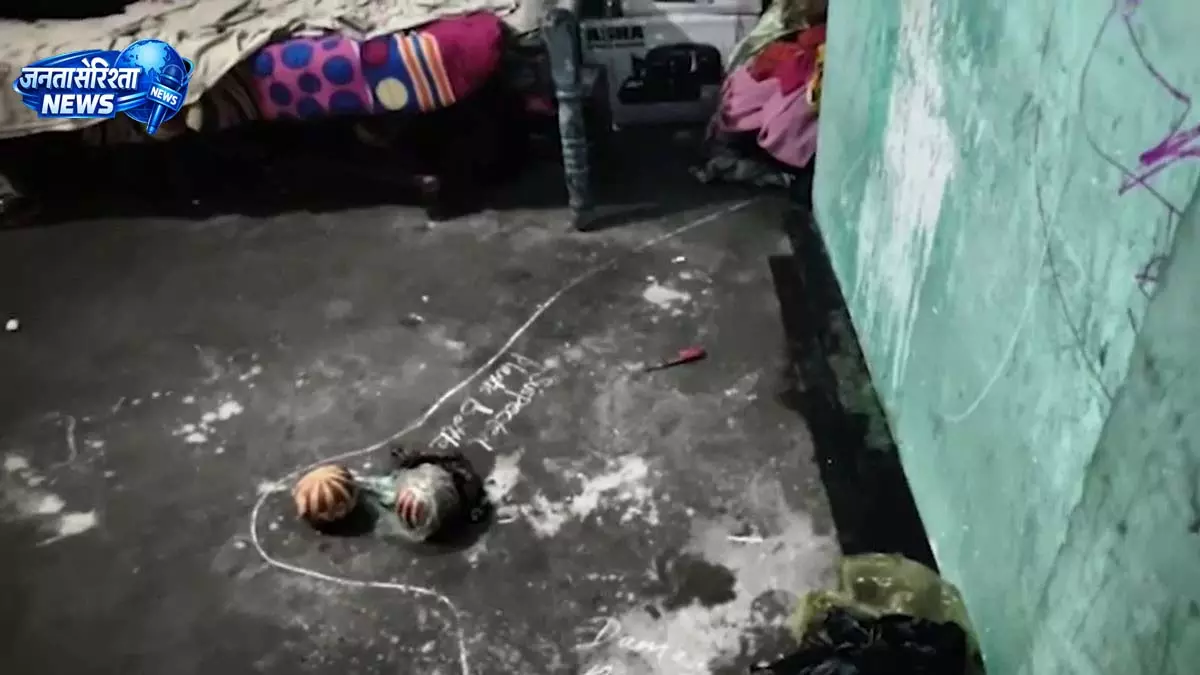 दुल्हन पर तेजाब फेंका, युवती को पुलिस ने लिया हिरासत में दुल्हन पर तेजाब फेंका, युवती को पुलिस ने लिया हिरासत में