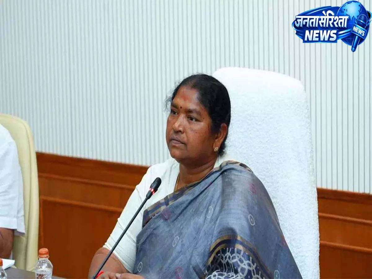 Minister Sitakka ने बढ़ती गर्मी के बीच नागरिकों से पीक समर आवर्स से बचने की अपील Minister Sitakka ने बढ़ती गर्मी के बीच नागरिकों से पीक समर आवर्स से बचने की अपील