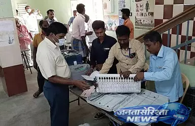 Tamil Nadu : वोटिंग मशीनों पर निशान लगाने का काम कल से शुरू होगा Tamil Nadu : वोटिंग मशीनों पर निशान लगाने का काम कल से शुरू होगा