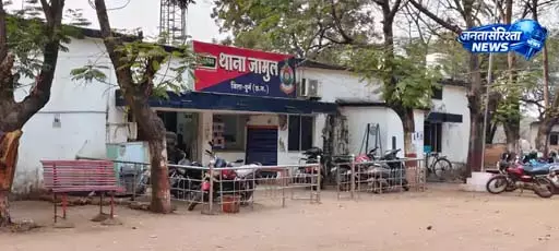 वकील समेत 4 घरों में चोरी, कैश और लाखों के जेवर पार वकील समेत 4 घरों में चोरी, कैश और लाखों के जेवर पार