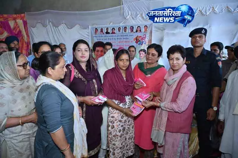 Sirsa में प्रियदर्शिनी उड़ान योजना के तहत सैनिटरी पैड का वितरण Sirsa में प्रियदर्शिनी उड़ान योजना के तहत सैनिटरी पैड का वितरण