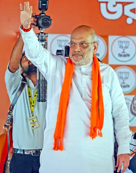 बंगाल चुनाव: अमित शाह आज चार जनसभाओं को करेंगे संबोधित, ममता बनर्जी करेंगी दो रोड शो बंगाल चुनाव: अमित शाह आज चार जनसभाओं को करेंगे संबोधित, ममता बनर्जी करेंगी दो रोड शो