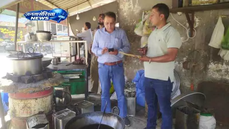 Yamunanagar में घरेलू LPG सिलेंडर के गैर-कानूनी इस्तेमाल को रोकने के लिए जांच Yamunanagar में घरेलू LPG सिलेंडर के गैर-कानूनी इस्तेमाल को रोकने के लिए जांच