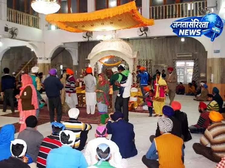 पूरे Kashmir में बैसाखी धूमधाम से मनाई गई पूरे Kashmir में बैसाखी धूमधाम से मनाई गई