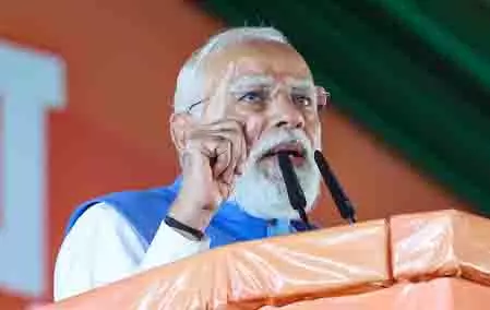 बेंगलुरु पहुंचे पीएम मोदी को सीएम सिद्धारमैया ने सौंपा ज्ञापन, रेलवे प्रोजेक्ट के लिए मांगा केंद्र का सहयोग बेंगलुरु पहुंचे पीएम मोदी को सीएम सिद्धारमैया ने सौंपा ज्ञापन, रेलवे प्रोजेक्ट के लिए मांगा केंद्र का सहयोग