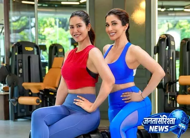 Sophie Choudry ने फेमसली फिट की सोनम बाजवा के साथ वर्कआउट चैट शेयर की Sophie Choudry ने फेमसली फिट की सोनम बाजवा के साथ वर्कआउट चैट शेयर की