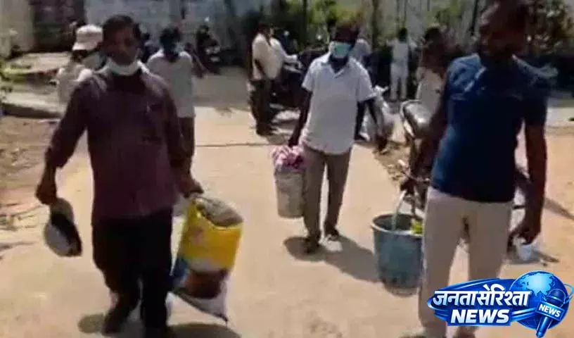 निवासियों ने Mahabubabad नगर पालिका कार्यालय में कचरा डाला निवासियों ने Mahabubabad नगर पालिका कार्यालय में कचरा डाला