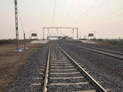 भारतीय रेलवे में वित्त वर्ष 2025-26 में 741 करोड़ यात्रियों ने किया सफर, विद्युतीकरण 99.6 प्रतिशत पर पहुंचा भारतीय रेलवे में वित्त वर्ष 2025-26 में 741 करोड़ यात्रियों ने किया सफर, विद्युतीकरण 99.6 प्रतिशत पर पहुंचा