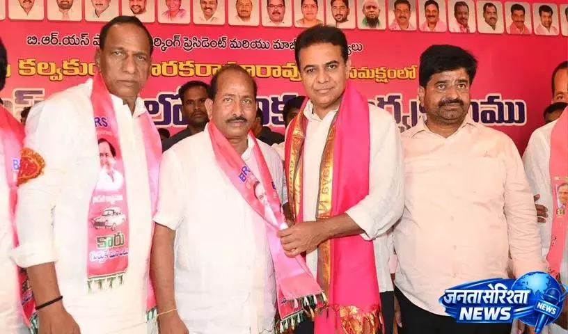 रेवंत भारी कर्ज ले रहे हैं, उन्हें रोका जाना चाहिए: KTR रेवंत भारी कर्ज ले रहे हैं, उन्हें रोका जाना चाहिए: KTR