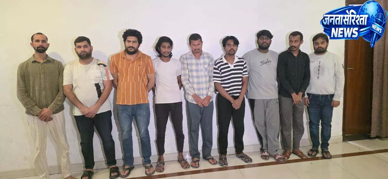 ऑनलाइन सट्टा नेटवर्क का भंडाफोड़, मुंबई-उड़ीसा समेत 20 आरोपी गिरफ्तार ऑनलाइन सट्टा नेटवर्क का भंडाफोड़, मुंबई-उड़ीसा समेत 20 आरोपी गिरफ्तार
