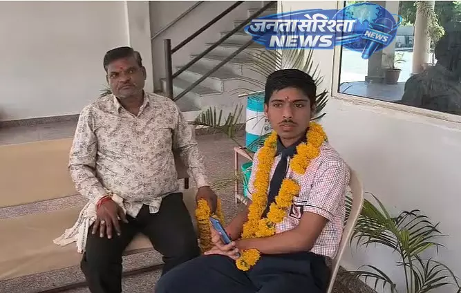 MPBSE : सीहोर के मजदूर के बेटे ने मैथ-साइंस स्ट्रीम में 98.6% के साथ टॉप किया MPBSE : सीहोर के मजदूर के बेटे ने मैथ-साइंस स्ट्रीम में 98.6% के साथ टॉप किया
