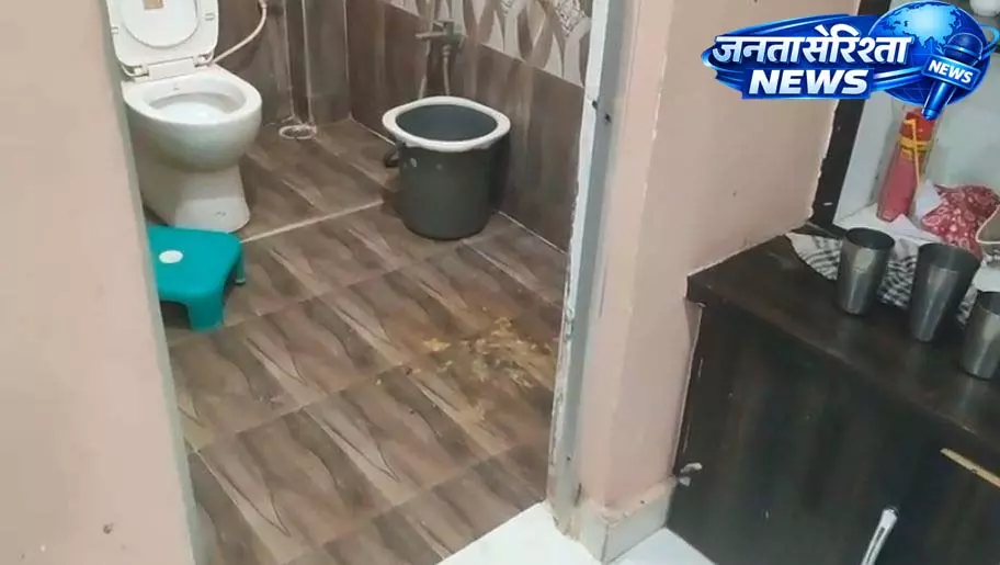 CG BREAKING: व्यापारी ने परिवार संग जहर खाया, 3 पन्नों का सुसाइड नोट मिला CG BREAKING: व्यापारी ने परिवार संग जहर खाया, 3 पन्नों का सुसाइड नोट मिला