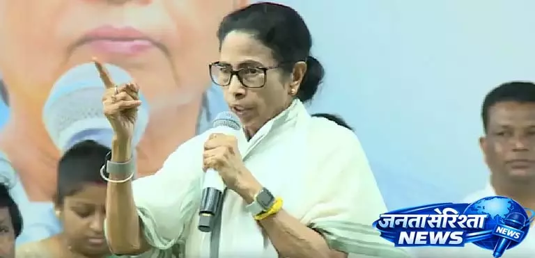 Mamata ने आरोप लगाया कि सेंट्रल फोर्स ने कोलकाता एयरपोर्ट के पास उनकी कार रोकी Mamata ने आरोप लगाया कि सेंट्रल फोर्स ने कोलकाता एयरपोर्ट के पास उनकी कार रोकी