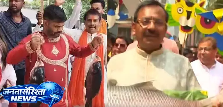 BJP ने नए साल पर मछली जुलूस निकाला; अरूप रुई के साथ शामिल हुए BJP ने नए साल पर मछली जुलूस निकाला; अरूप रुई के साथ शामिल हुए