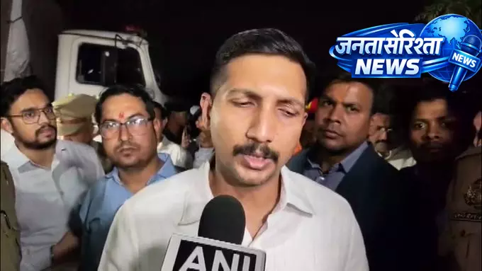लखनऊ के कल्याणपुर में भीषण आग, डीएम ने कहा लखनऊ के कल्याणपुर में भीषण आग, डीएम ने कहा