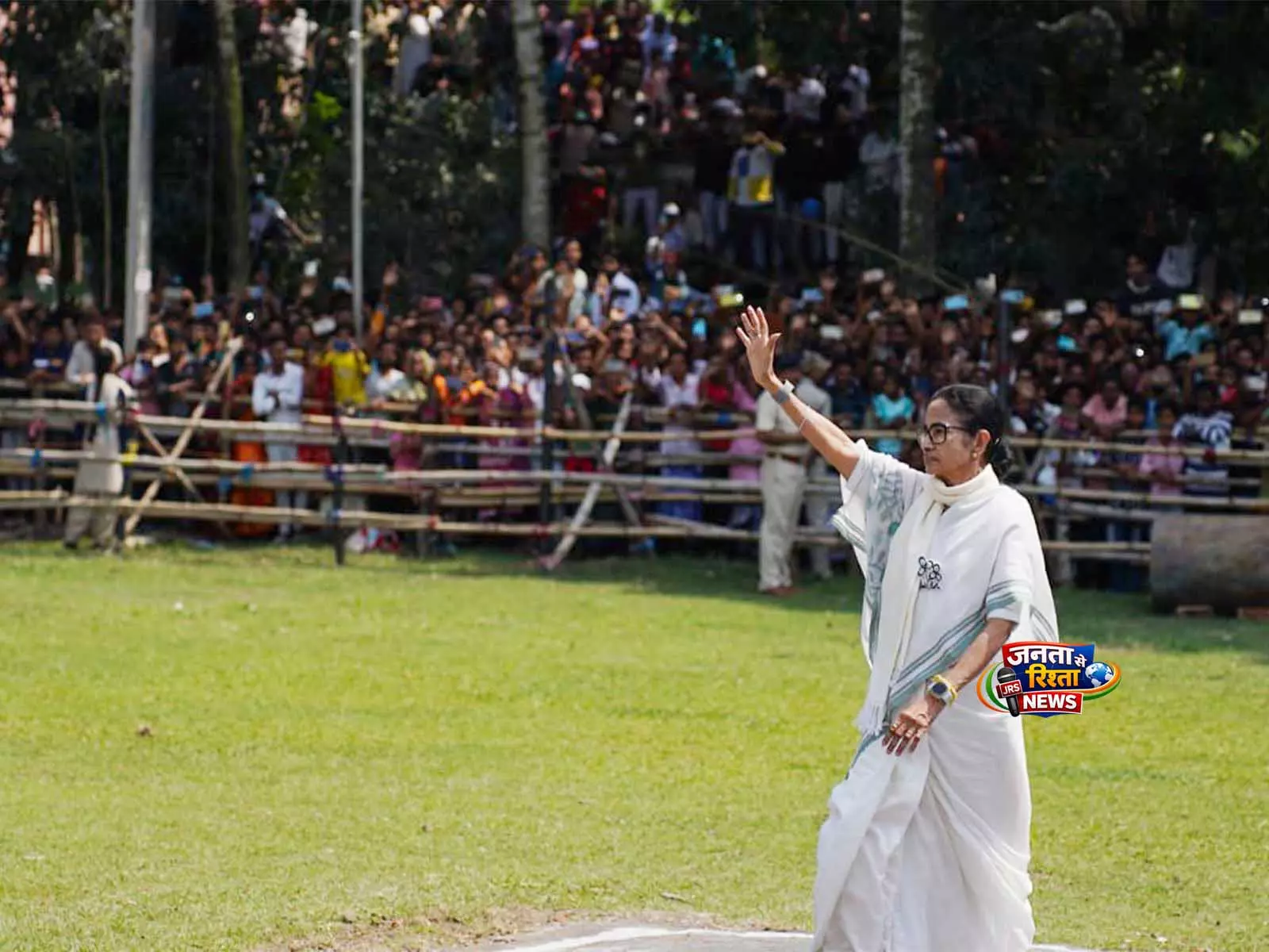 Mamata Banerjee ने बंगाल में चुनाव आयोग के चुनिंदा रवैये पर उठाए सवाल Mamata Banerjee ने बंगाल में चुनाव आयोग के चुनिंदा रवैये पर उठाए सवाल