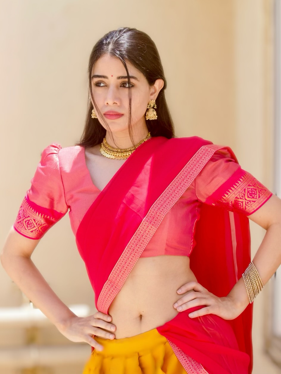 आरती छिकारा ने फ्लॉन्ट किया फिगर