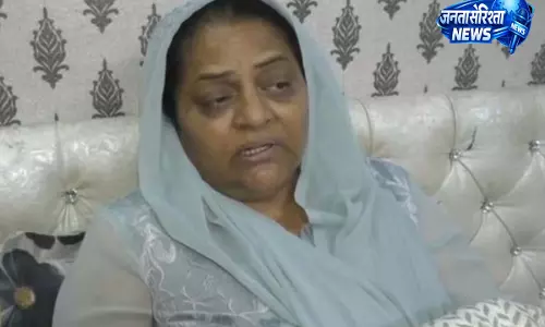 सामने मौत के बीच महिला को याद आई रील्स, खुद बचाई अपनी जान