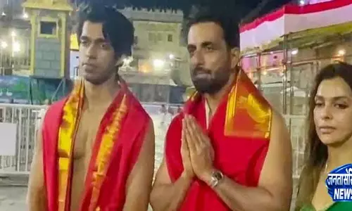 सोनू सूद ने श्री वेंकटेश्वर स्वामी मंदिर में दर्शन किए सोनू सूद ने श्री वेंकटेश्वर स्वामी मंदिर में दर्शन किए