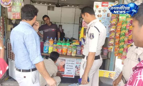 28 पान ठेलों पर 5 हजार से अधिक की चालानी कार्रवाई, तम्बाकू नियंत्रण को लेकर प्रशासन सख्त 28 पान ठेलों पर 5 हजार से अधिक की चालानी कार्रवाई, तम्बाकू नियंत्रण को लेकर प्रशासन सख्त