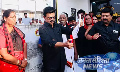 CM ने निर्वाचन क्षेत्र पुनर्निर्धारण बिल की कॉपी जलाकर विरोध जताया