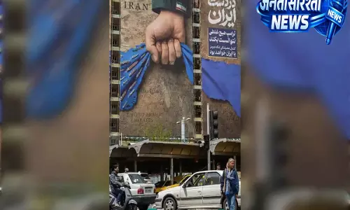 US नेवी की नाकाबंदी बढ़ने पर ईरान ने खाड़ी व्यापार रोकने की धमकी दी US नेवी की नाकाबंदी बढ़ने पर ईरान ने खाड़ी व्यापार रोकने की धमकी दी