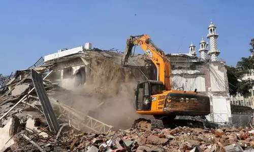 Gurugram में गैंगस्टर कौशल चौधरी की अवैध प्रॉपर्टी पर बुलडोजर चला Gurugram में गैंगस्टर कौशल चौधरी की अवैध प्रॉपर्टी पर बुलडोजर चला