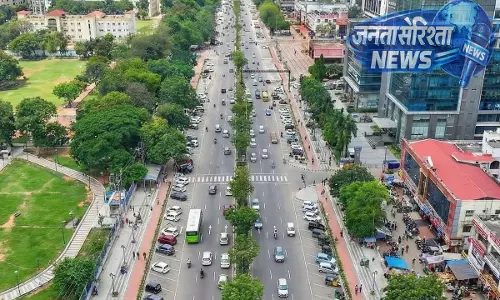 Odisha : पार्किंग की अव्यवस्था से भुवनेश्वर का जनपथ जाम Odisha : पार्किंग की अव्यवस्था से भुवनेश्वर का जनपथ जाम