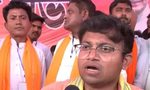 भाजपा प्रत्याशी बिराज बिस्वास ने टीएमसी पर साधा निशाना, बोले-जनता को धुआं, धूल और धोखा दिया भाजपा प्रत्याशी बिराज बिस्वास ने टीएमसी पर साधा निशाना, बोले-जनता को धुआं, धूल और धोखा दिया