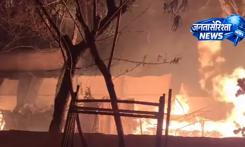 टिंबर मार्केट में लगी आग, फाफाडीह इलाके में हड़कंप टिंबर मार्केट में लगी आग, फाफाडीह इलाके में हड़कंप