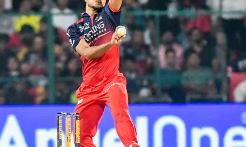आईपीएल 2026: आरसीबी की तेज गेंदबाजी की धार बने रसिख सलाम, एमआई, केकेआर, डीसी ने नहीं किया था भरोसा आईपीएल 2026: आरसीबी की तेज गेंदबाजी की धार बने रसिख सलाम, एमआई, केकेआर, डीसी ने नहीं किया था भरोसा