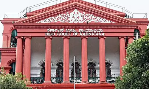 महिला कर्मचारियों को महीने में एक बार ज़रूरी पीरियड्स की छुट्टी मिलनी चाहिए : HC महिला कर्मचारियों को महीने में एक बार ज़रूरी पीरियड्स की छुट्टी मिलनी चाहिए : HC