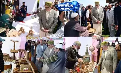 उमर का बयान: कारीगर J&K की सांस्कृतिक पहचान के सच्चे प्रतीक उमर का बयान: कारीगर J&K की सांस्कृतिक पहचान के सच्चे प्रतीक