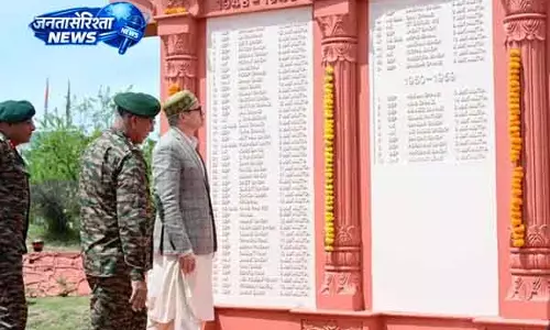 Srinagar मुख्यमंत्री ने पुनर्निर्मित युद्ध स्मारक को पुनः समर्पित किया