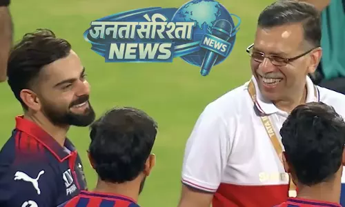 IPL 2026: लखनऊ के मालिक संजीव गोयनका ने मुस्कुराते हुए विराट कोहली से बातचीत की IPL 2026: लखनऊ के मालिक संजीव गोयनका ने मुस्कुराते हुए विराट कोहली से बातचीत की